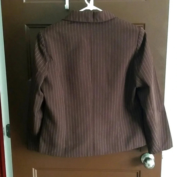 Pinstripe chocolate blazer - Picture 2 of 4